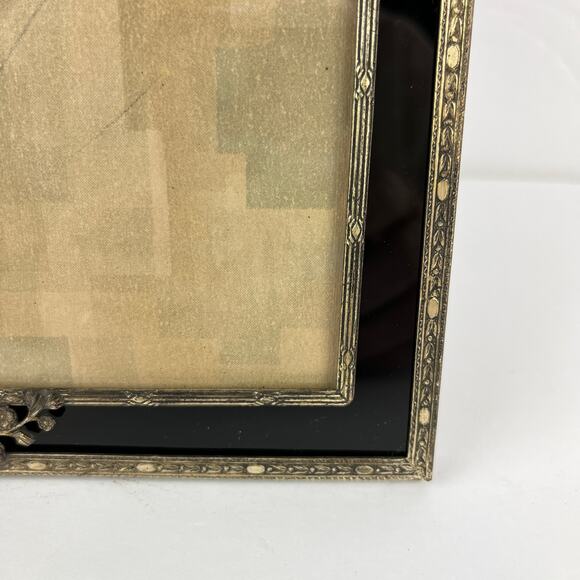 Vintage Bachrach 8in x 10in Brass Table Top Picture Frame - Picture 4 of 11
